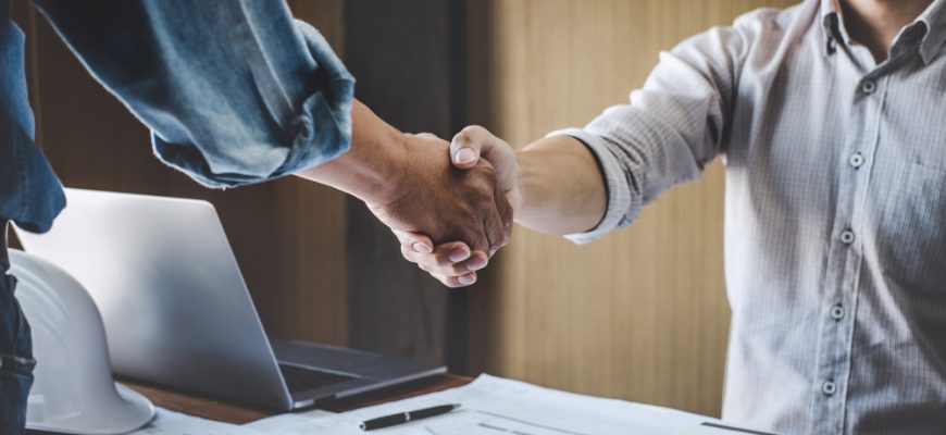 two engineer meeting project handshake after consultation conference project plan